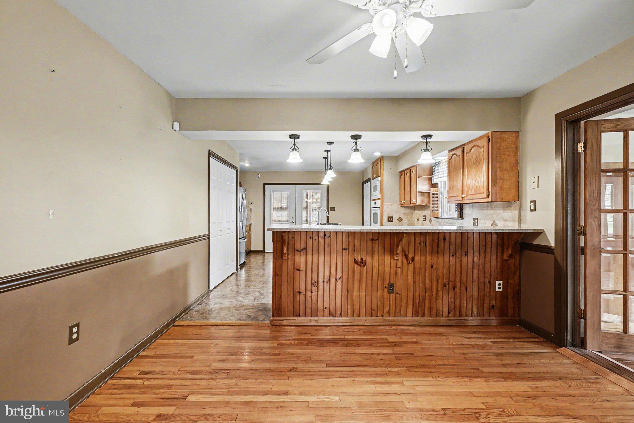 101 Lincoln Avenue Elkton, MD 21921 - Photo 14 of 71 Dining Room & Peninsula with Seating