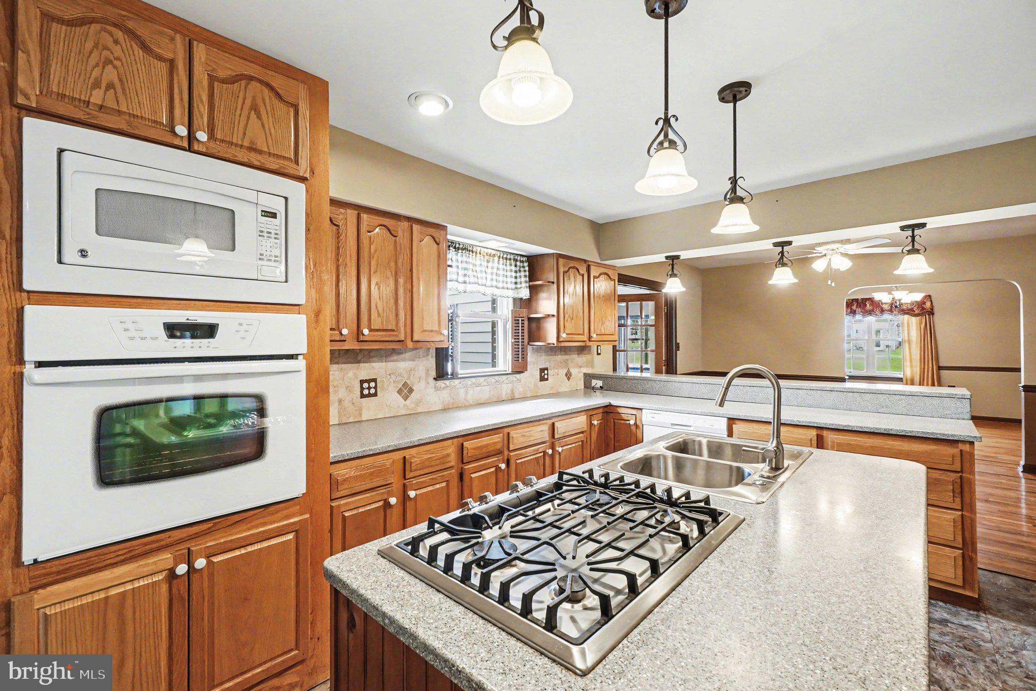 101 Lincoln Avenue Elkton, MD 21921 - Photo 16 of 71 Gas Cooktop/Wall Oven & Microwave in Kitchen