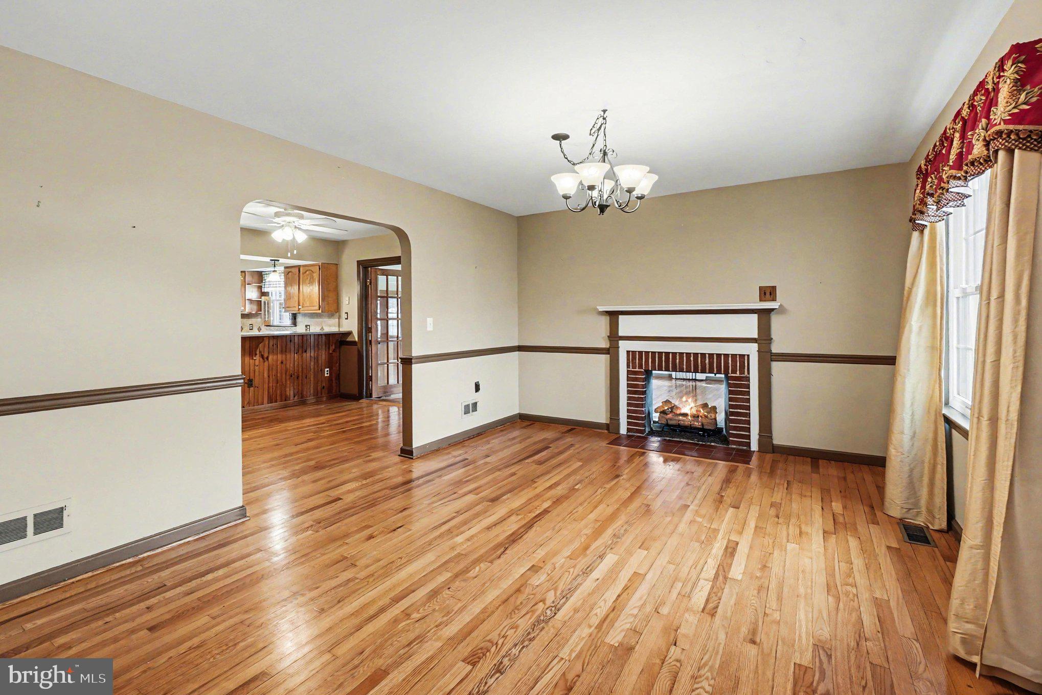 101 Lincoln Avenue Elkton, MD 21921 - Photo 9 of 71 Living Room & adjacent Dining Room Entry