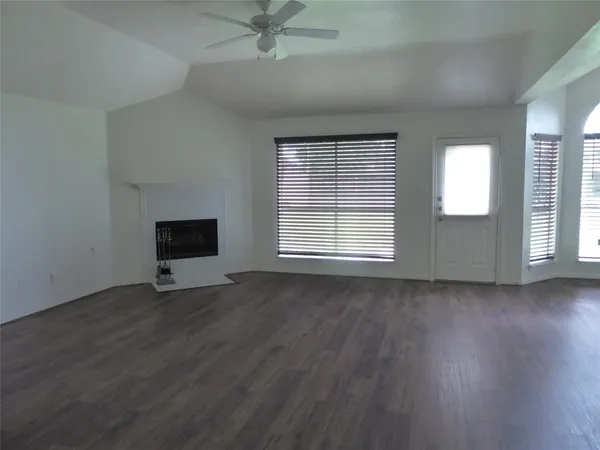 $2,150 | 3522 Sheldon Drive, Pearland, TX 77584