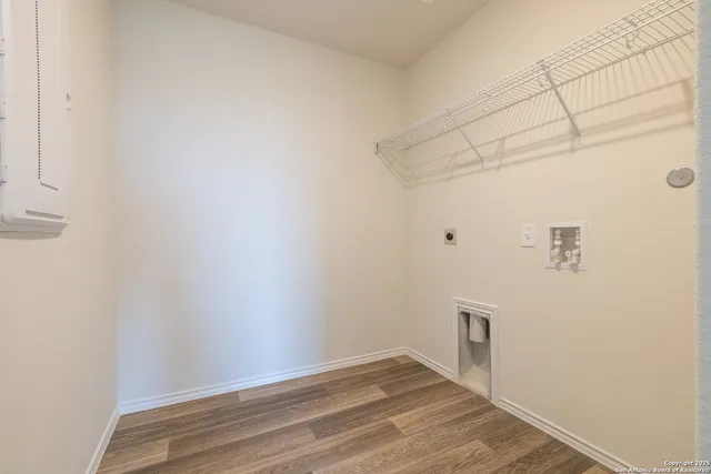 a view of utility room