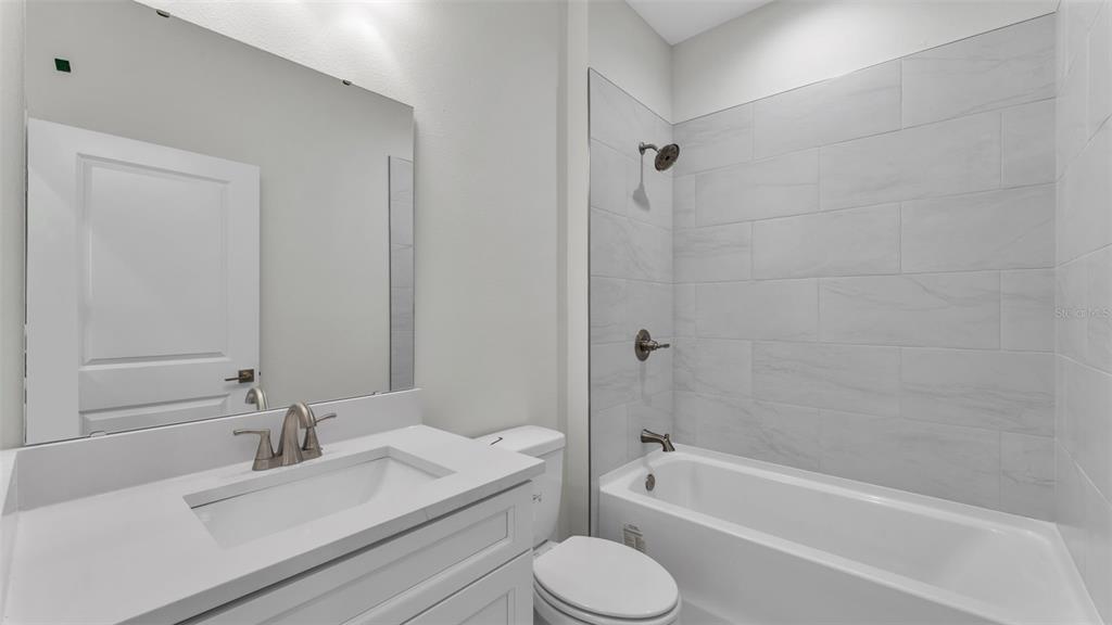 1640 Pearce Road Winter Haven, FL 33881 - Photo 24 of 33 a bathroom with a bathtub a sink a toilet and a mirror