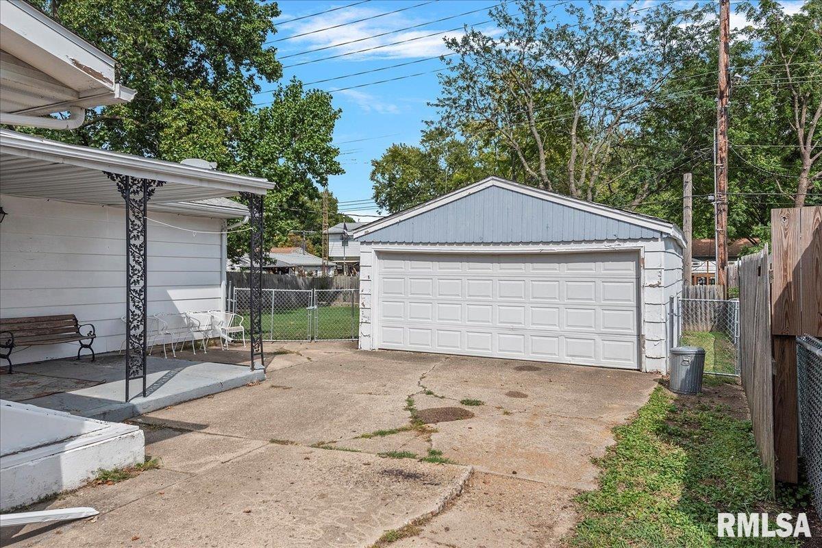 2112 Faringdon Road Springfield, IL 62702 - Photo 28 of 32