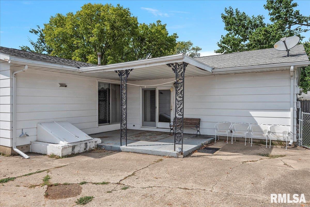 2112 Faringdon Road Springfield, IL 62702 - Photo 29 of 32
