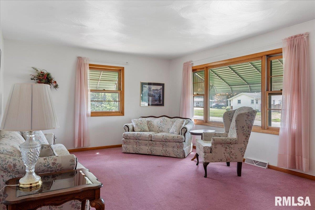 2112 Faringdon Road Springfield, IL 62702 - Photo 5 of 32
