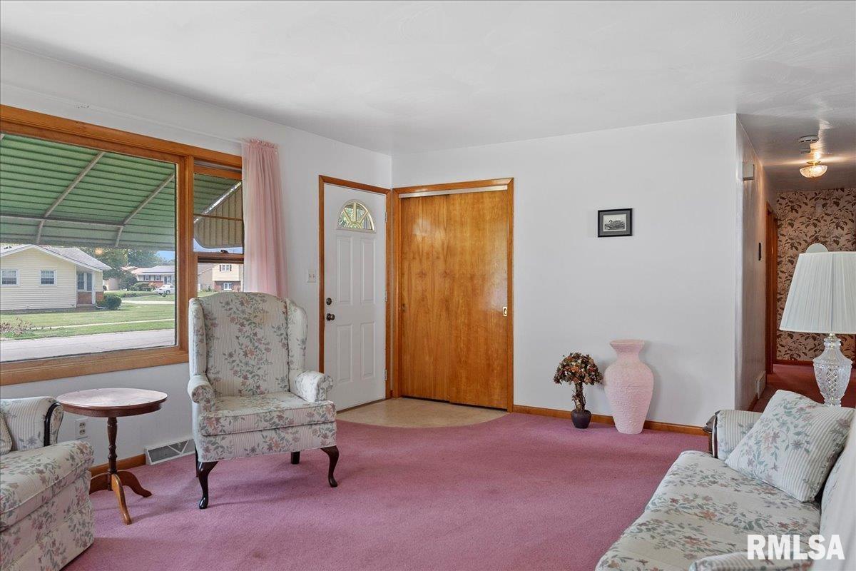 2112 Faringdon Road Springfield, IL 62702 - Photo 6 of 32