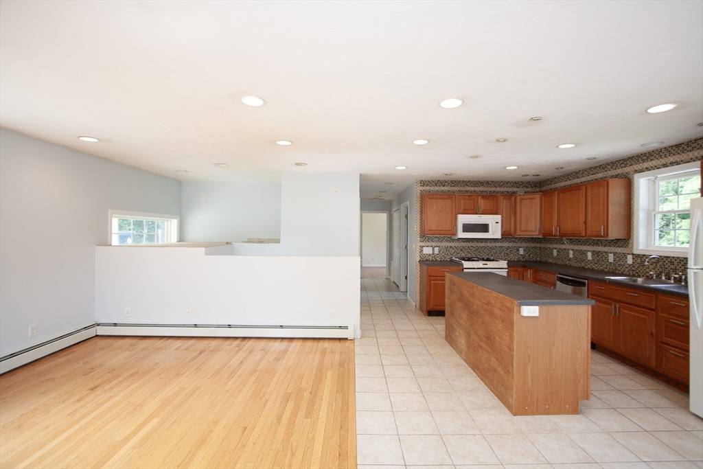 83 Ernest Avenue Worcester, MA 01604 - Photo 9 of 21