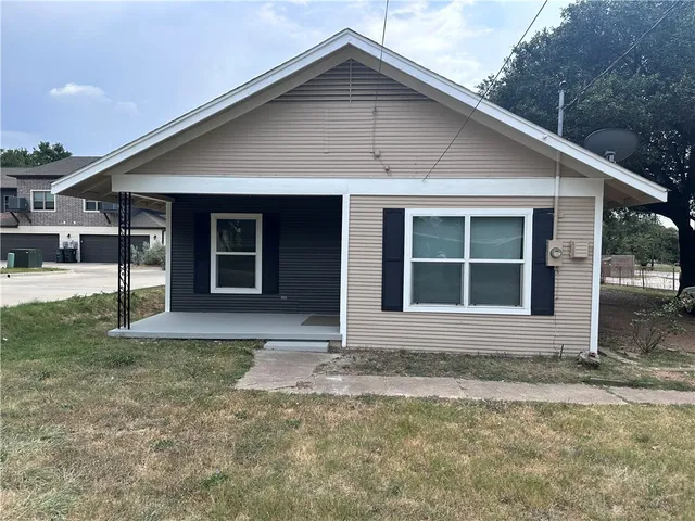 $1,550 | 305 West 31st Street, Bryan, TX 77803