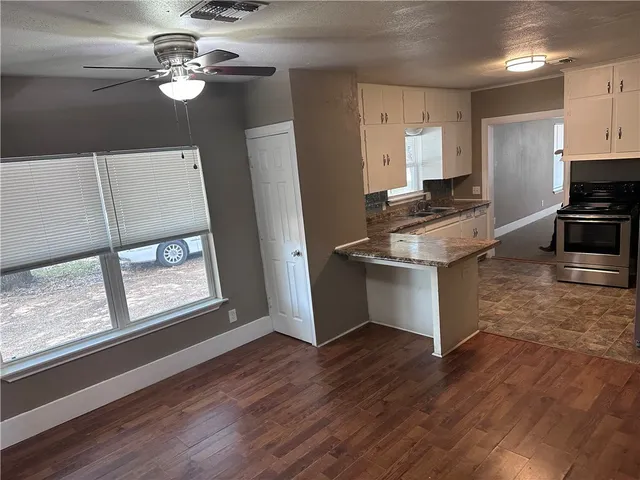 $1,550 | 305 West 31st Street, Bryan, TX 77803