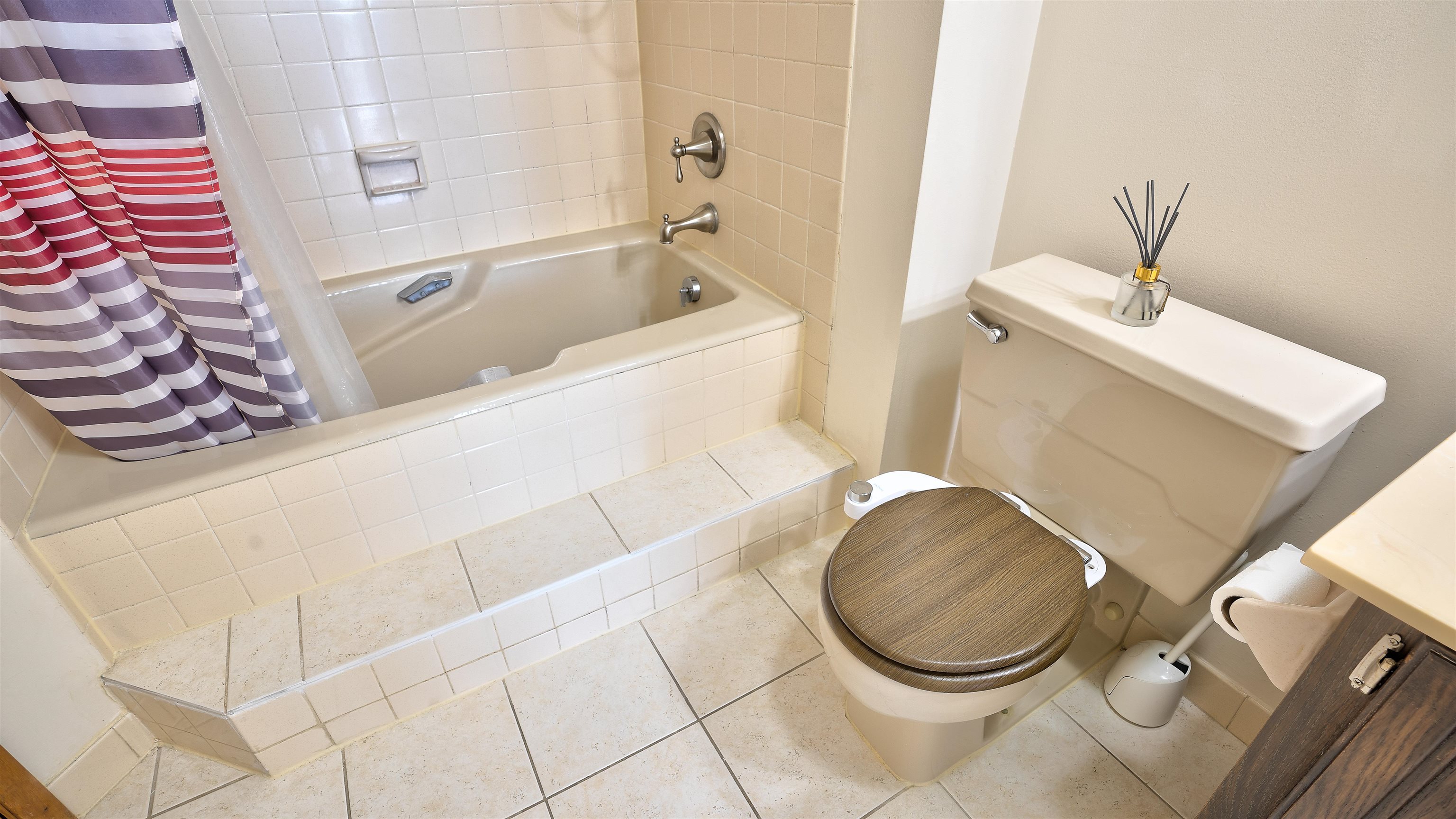 720 Harmon Cove Tower, Unit 720 Secaucus, NJ 07094 - Photo 25 of 49 a bathroom with a sink and a toilet