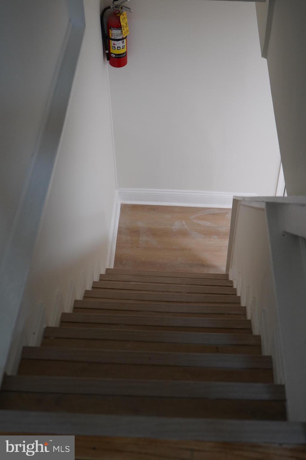 40 Upmanor Road Baltimore, MD 21229 - Photo 22 of 50 Basement steps