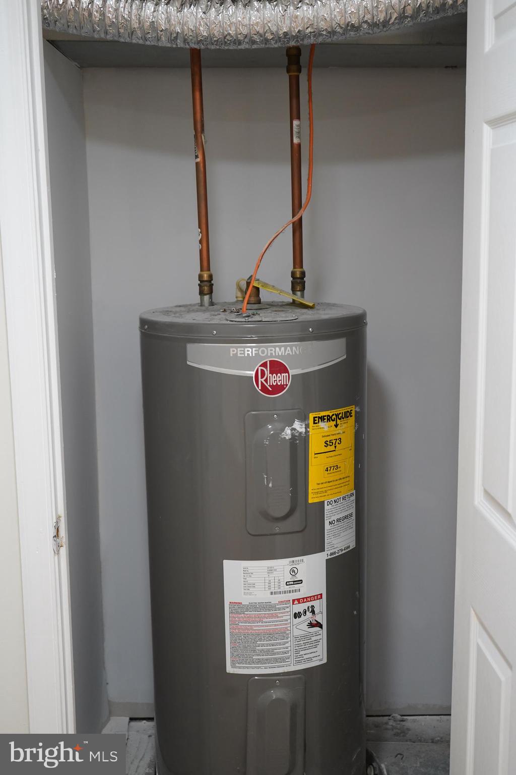 40 Upmanor Road Baltimore, MD 21229 - Photo 47 of 50 hot water heater