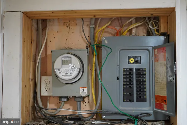 $229,999 | 40 Upmanor Road, Baltimore, MD 21229