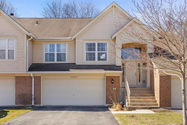 $315,000 | 30-w002 Willow Lane, Warrenville, IL 60555