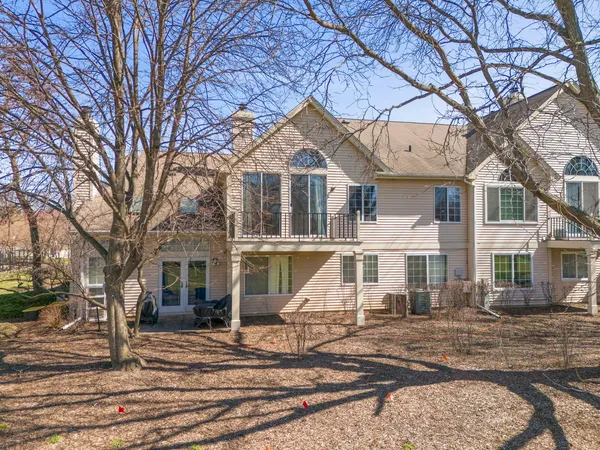 $315,000 | 30-w002 Willow Court, Warrenville, IL 60555