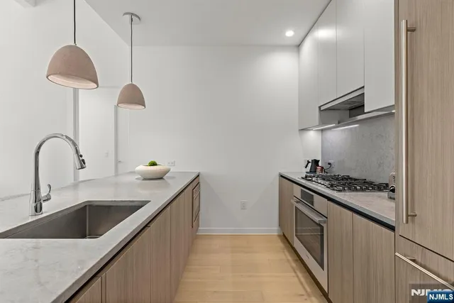 $1,898,000 | 155 Bay Street, Unit 808, Jersey City, NJ 07302