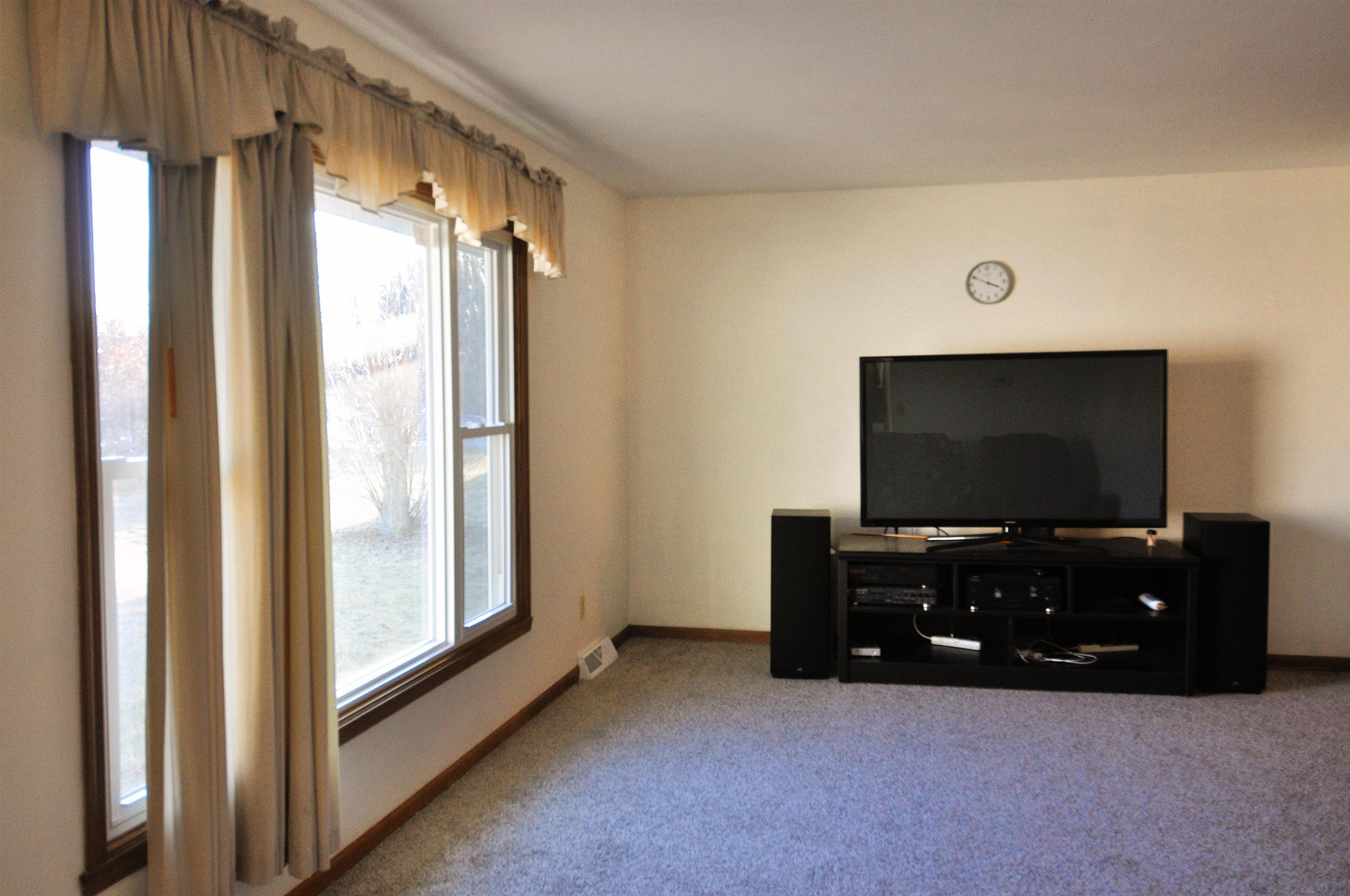 6356 Upper Ridge Way Roscoe, IL 61073 - Photo 2 of 23 Gallery Image 2