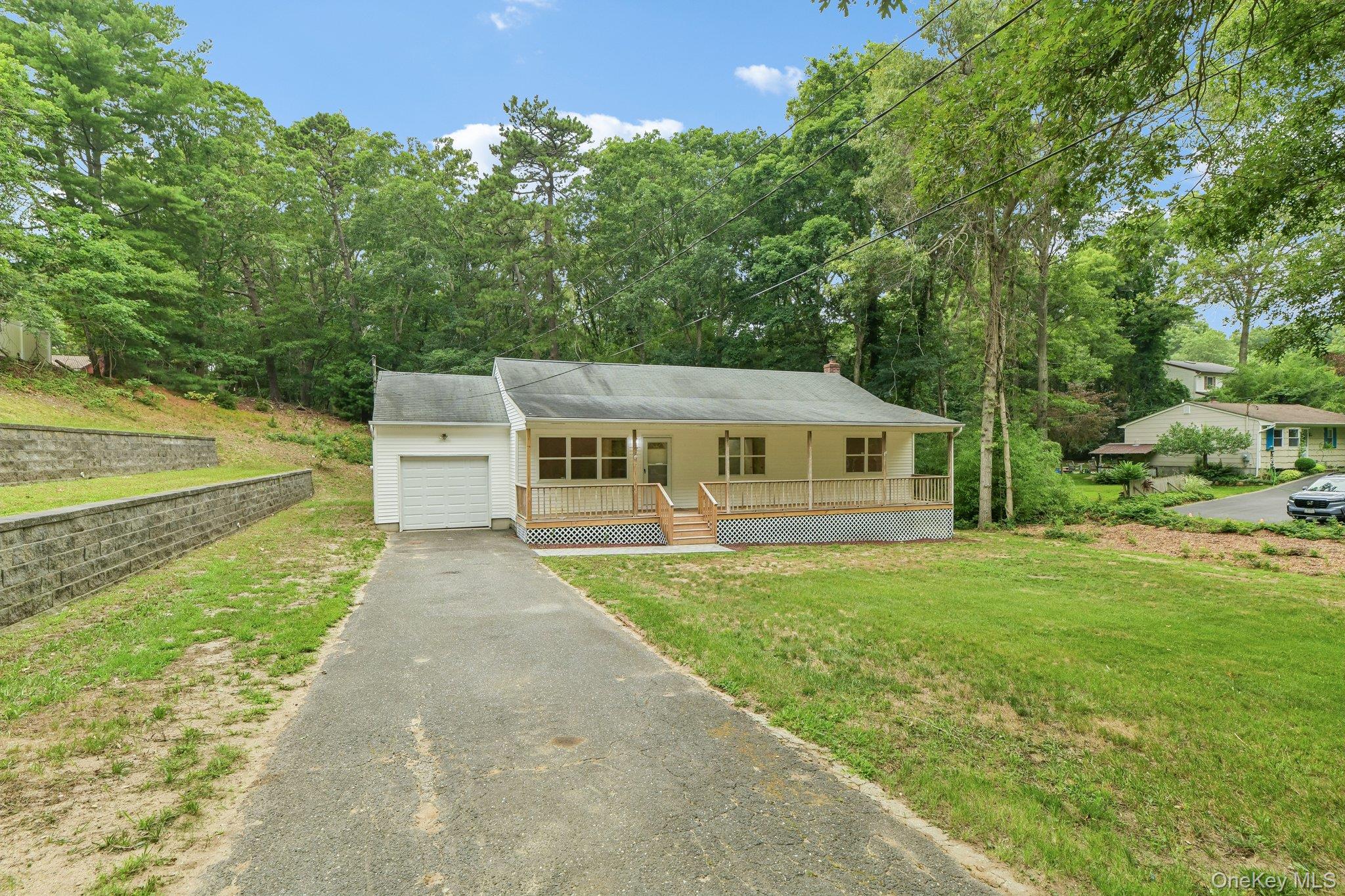 22 Red Maple Road Ridge, NY 11961 - Photo 4 of 33 Gallery Image 4