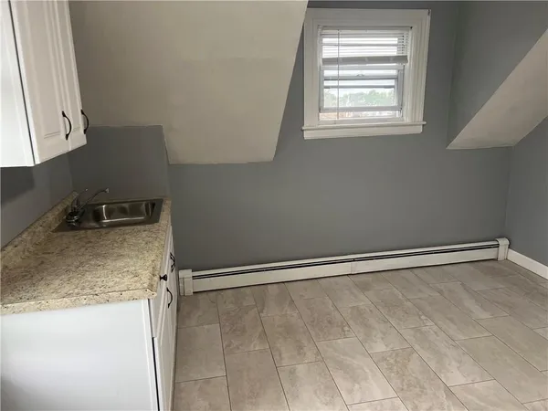 $1,700 | 9 Sprague Avenue, Unit 3, Cranston, RI 02910