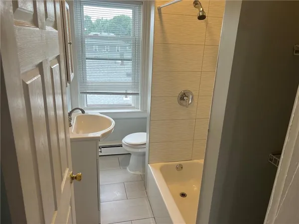 $1,700 | 9 Sprague Avenue, Unit 3, Cranston, RI 02910