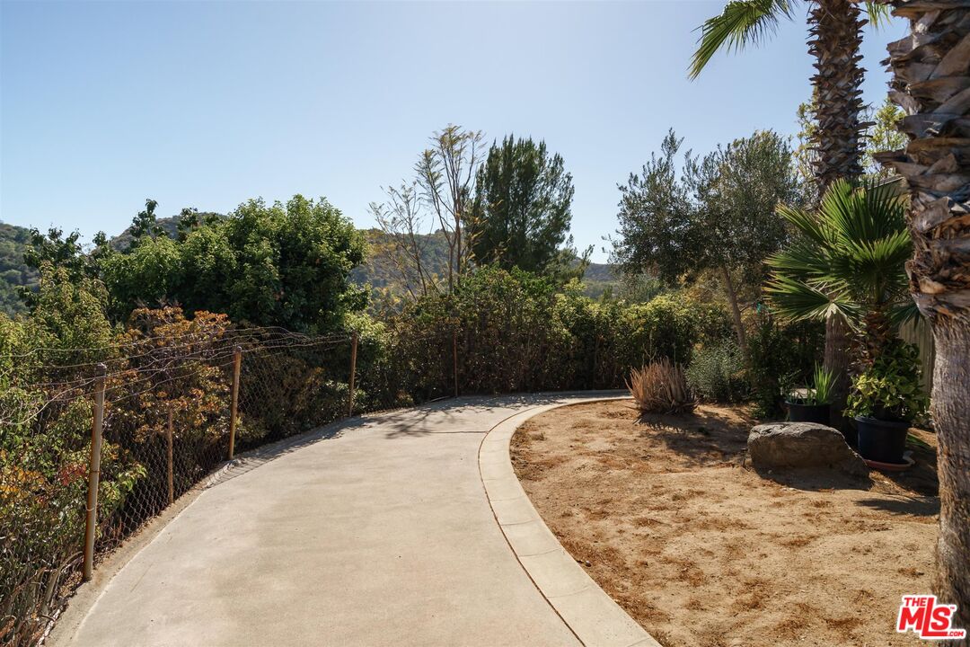2885 Edgewick Road Glendale, CA 91206 - Photo 35 of 75