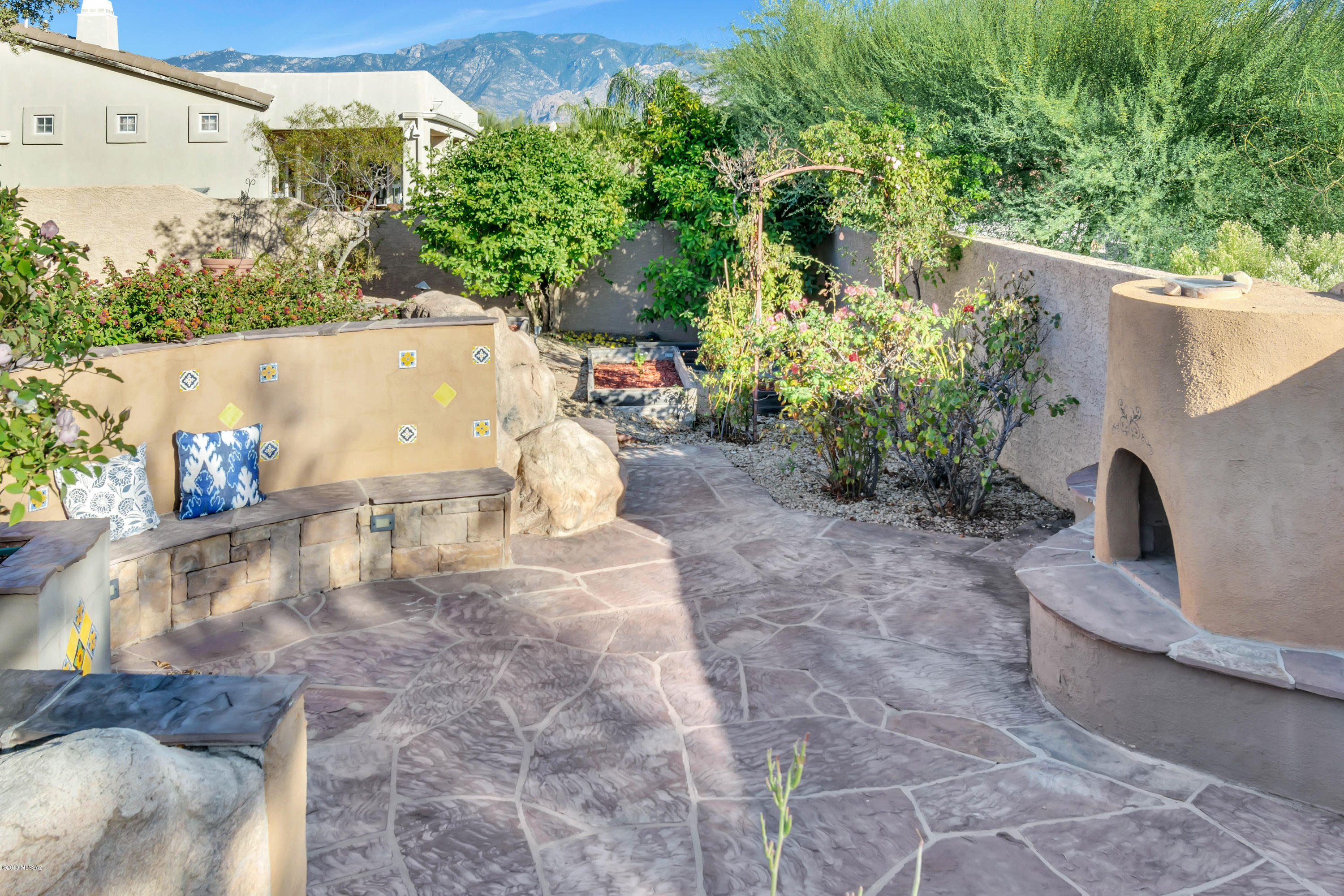12682 North Spirit Mountain Road Oro Valley, AZ 85755 - Photo 30 of 40 a view of a backyard with sitting area