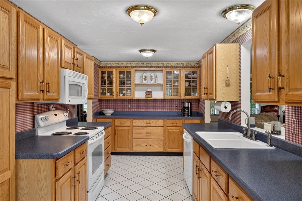 442 Flint Street Barnstable, MA 02648 - Photo 10 of 41