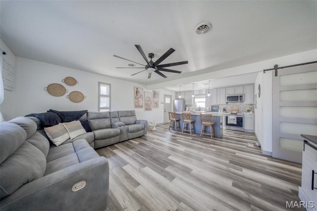 2276 Old St James Road Rolla, MO 65401 - Photo 2 of 33