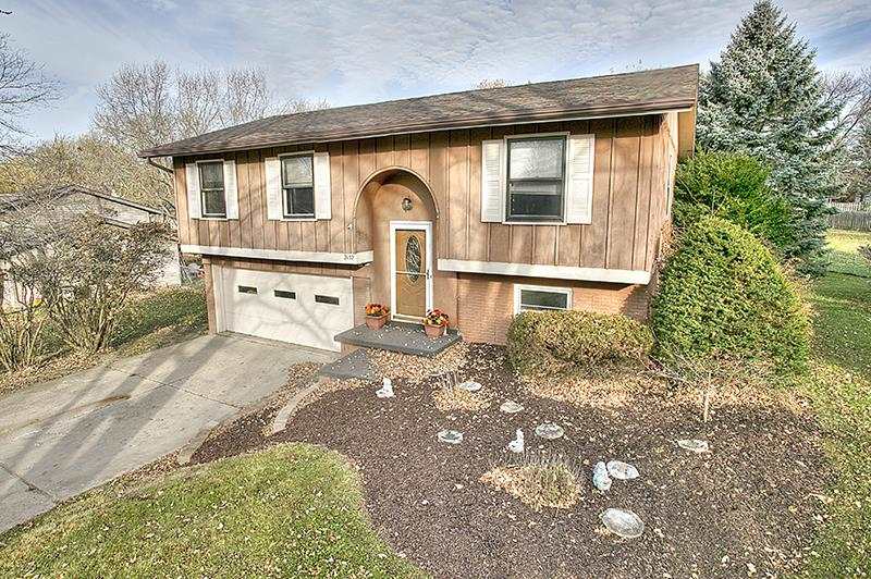 2132 West Middlebury Road Freeport, IL 61032 - Photo 2 of 19 Gallery Image 2