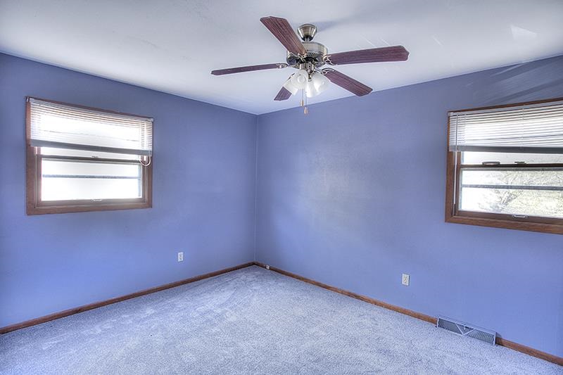 2132 West Middlebury Road Freeport, IL 61032 - Photo 8 of 19 Gallery Image 8