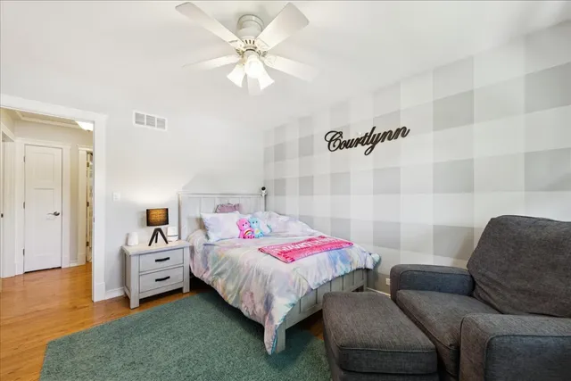 $520,000 | 5518 Wilcox Avenue, Downers Grove, IL 60516