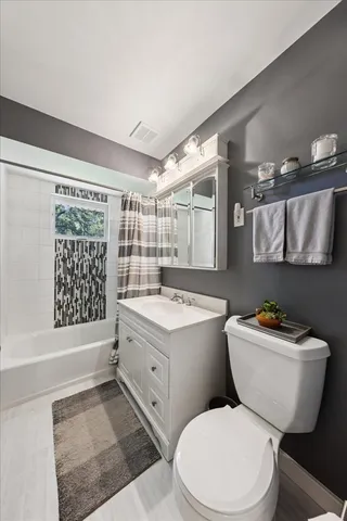 $520,000 | 5518 Wilcox Avenue, Downers Grove, IL 60516