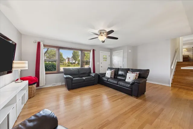 $520,000 | 5518 Wilcox Avenue, Downers Grove, IL 60516