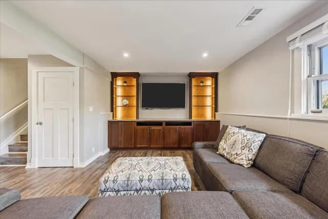 $520,000 | 5518 Wilcox Avenue, Downers Grove, IL 60516