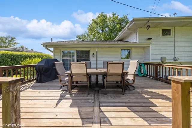 $520,000 | 5518 Wilcox Avenue, Downers Grove, IL 60516