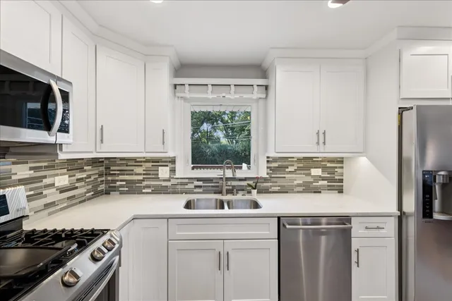 $520,000 | 5518 Wilcox Avenue, Downers Grove, IL 60516