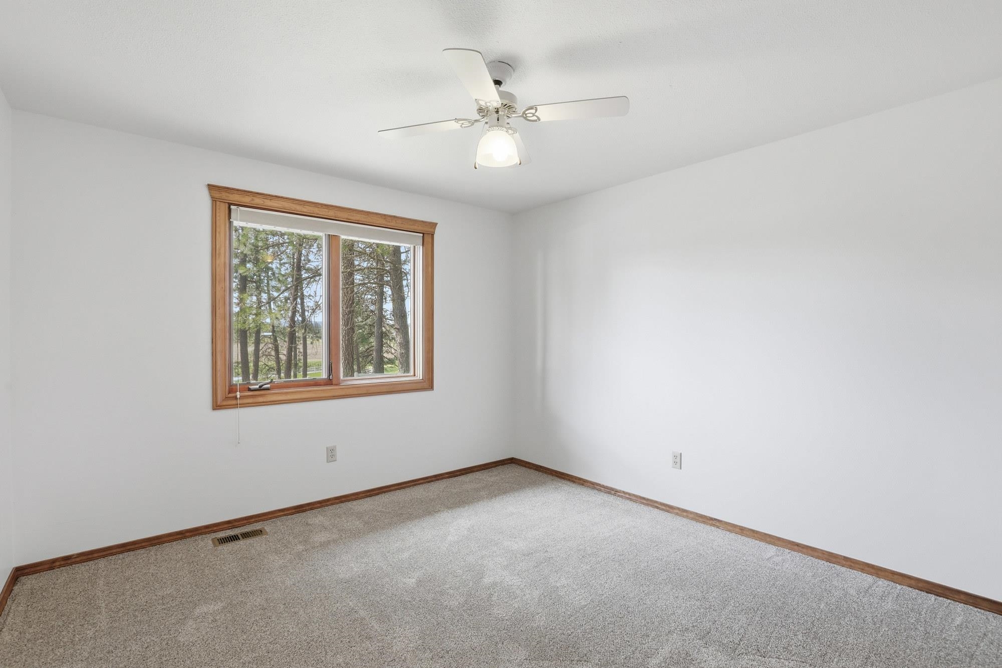 12504 North Fairview Road Mead, WA 99021 - Photo 17 of 50