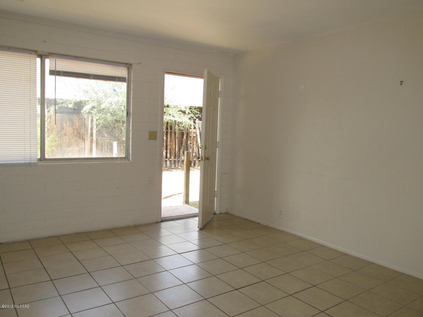 143 East Navajo Road Tucson, AZ 85705 - Photo 6 of 13 Gallery Image 6