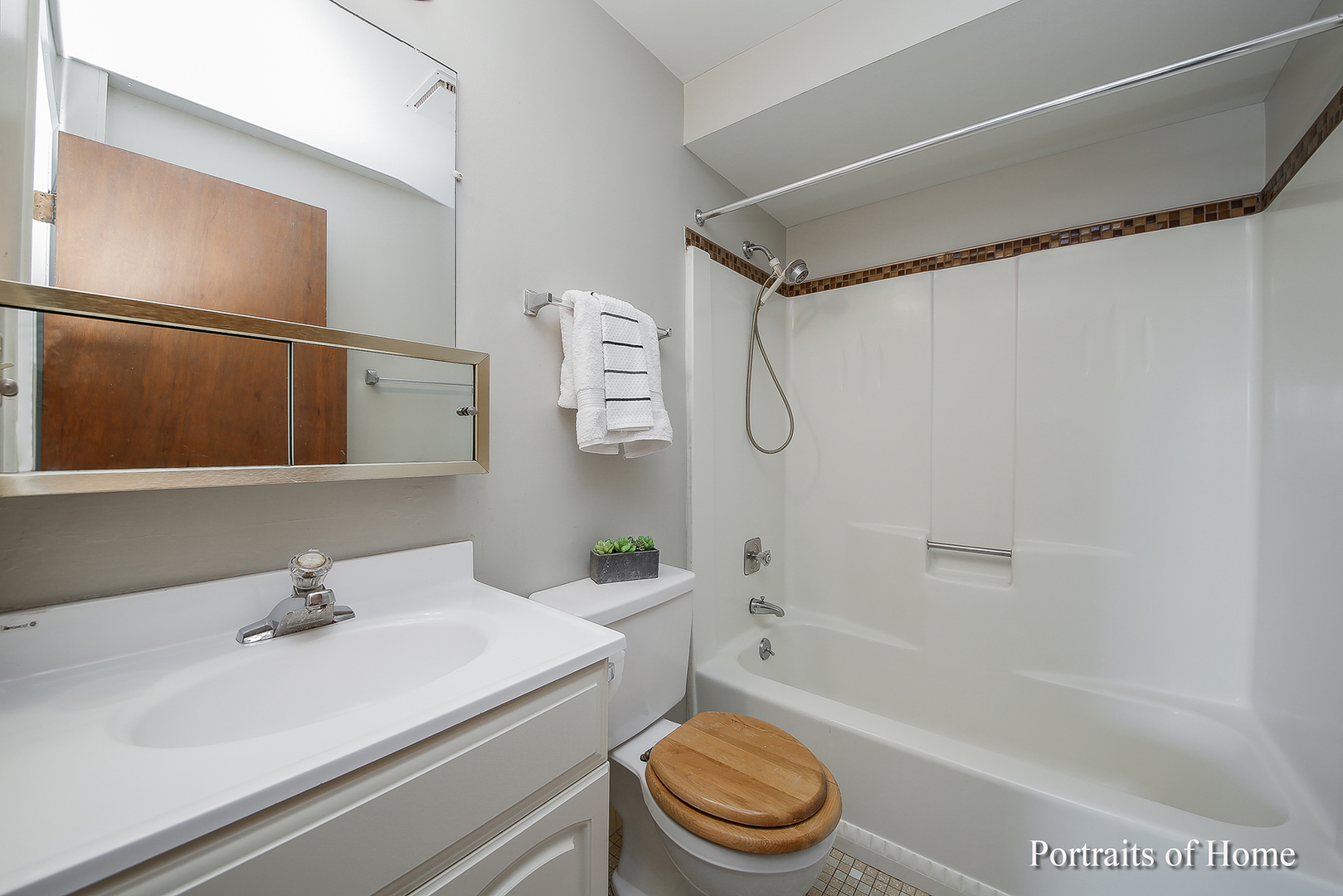 4946 Douglas Road, Unit 302 Downers Grove, IL 60515 - Photo 8 of 10