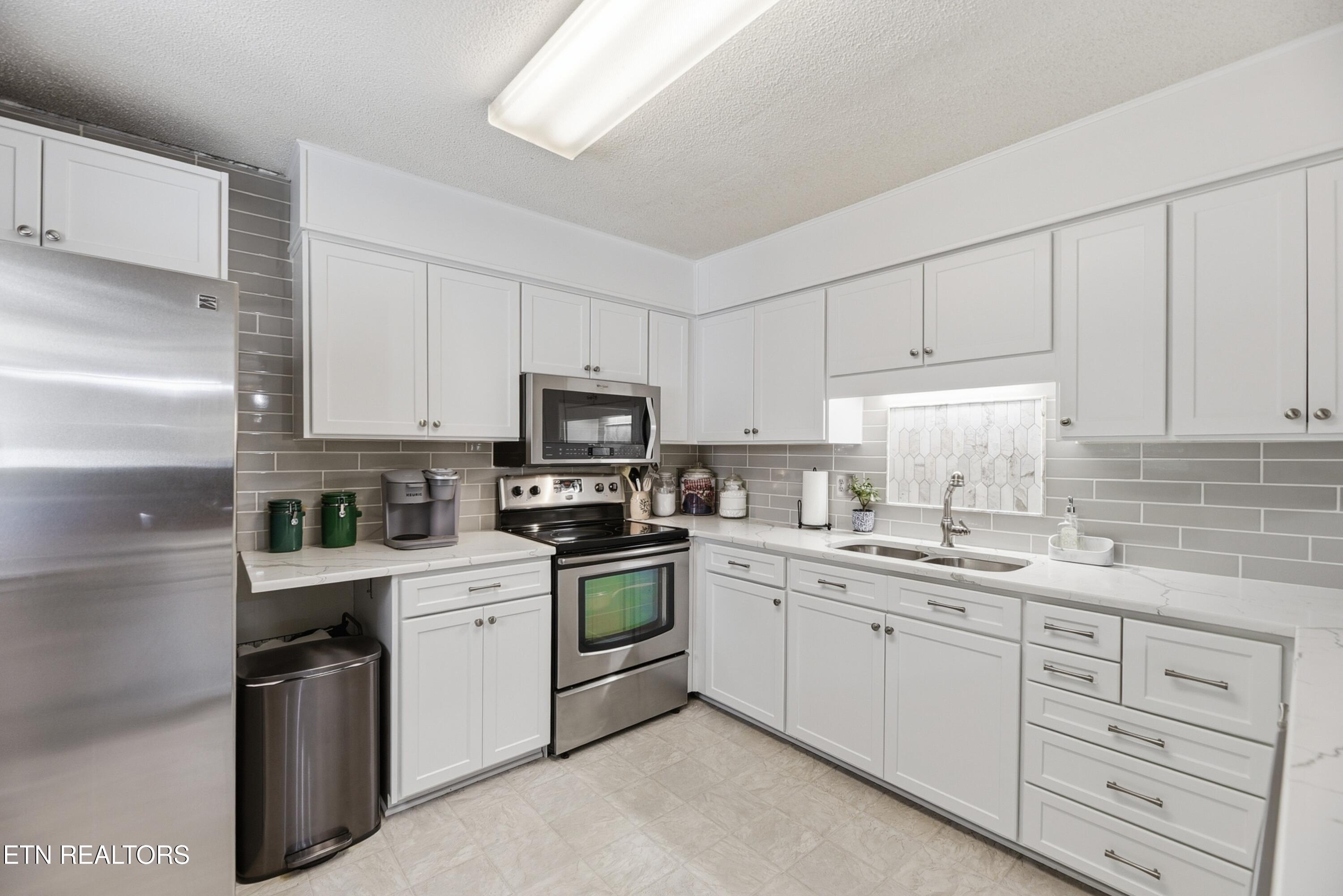 221 Sherwood Road Powell, TN 37849 - Photo 11 of 40 Kitchen