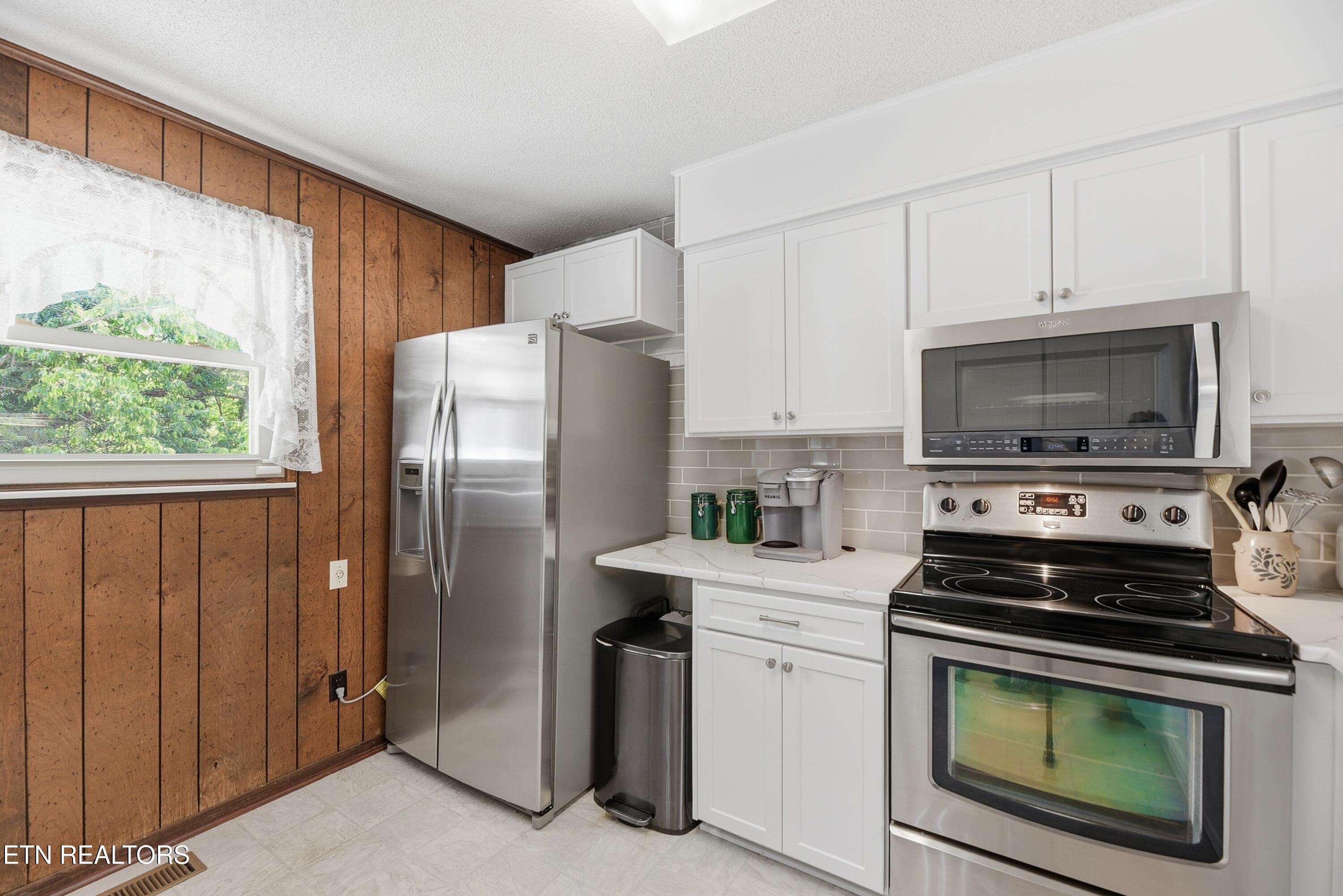 221 Sherwood Road Powell, TN 37849 - Photo 14 of 40 Stainless Appliances