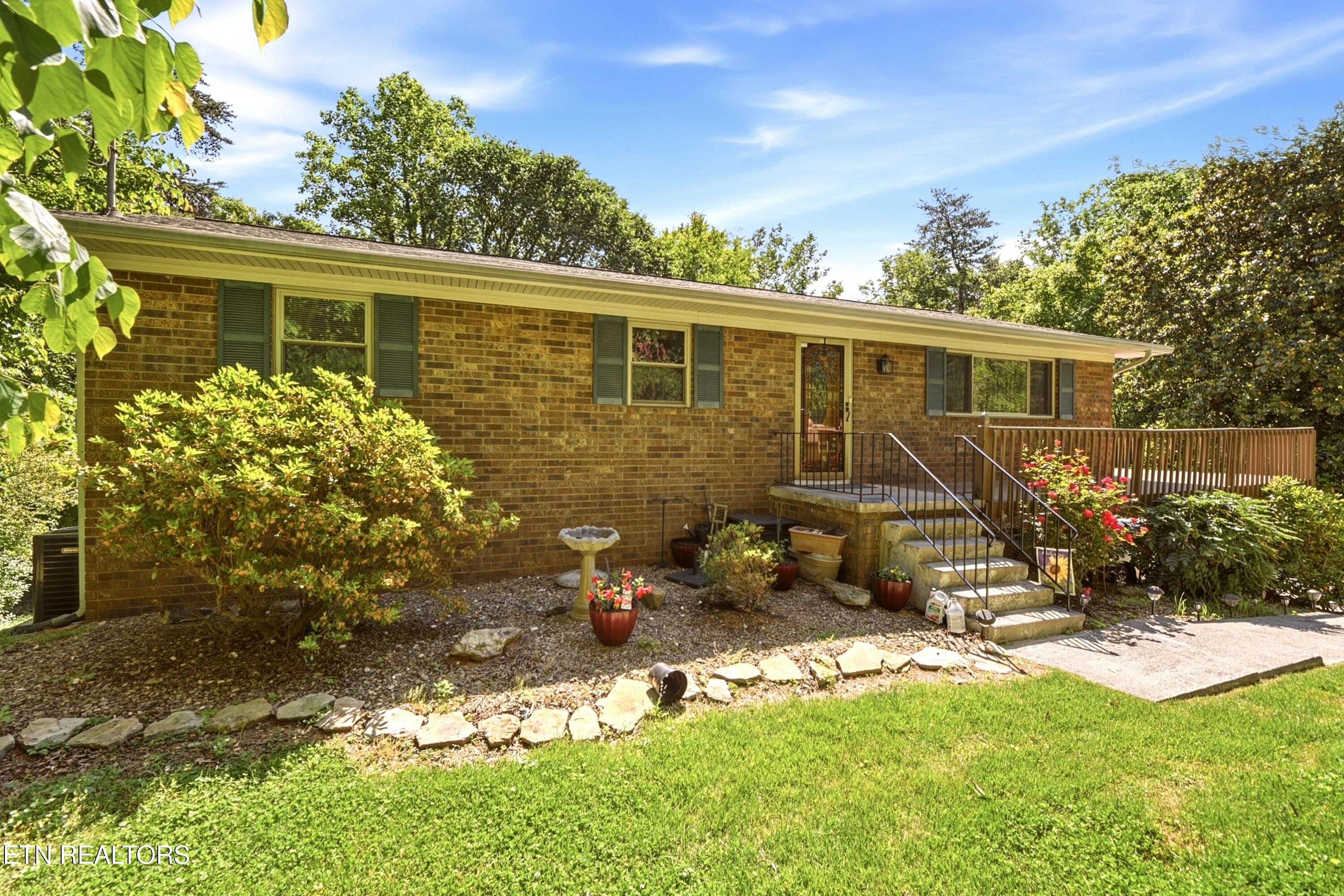 221 Sherwood Road Powell, TN 37849 - Photo 2 of 40 221 Sherwood Rd