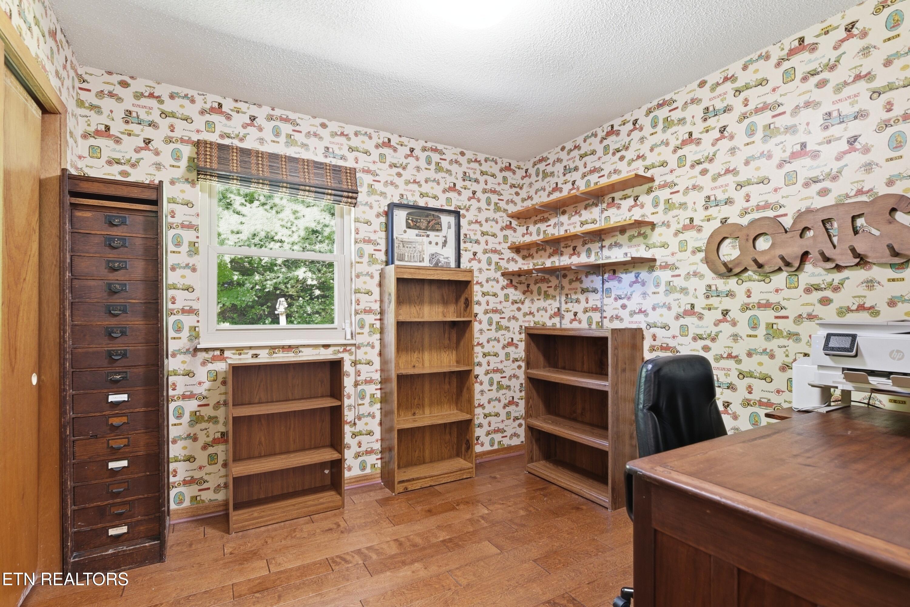 221 Sherwood Road Powell, TN 37849 - Photo 21 of 40 Office/Bedroom 2