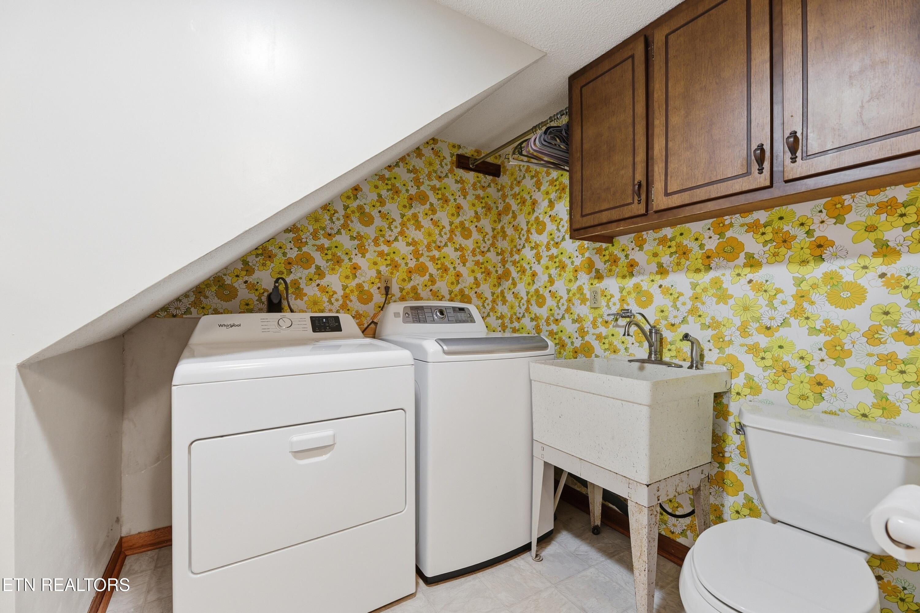 221 Sherwood Road Powell, TN 37849 - Photo 32 of 40 Laundry