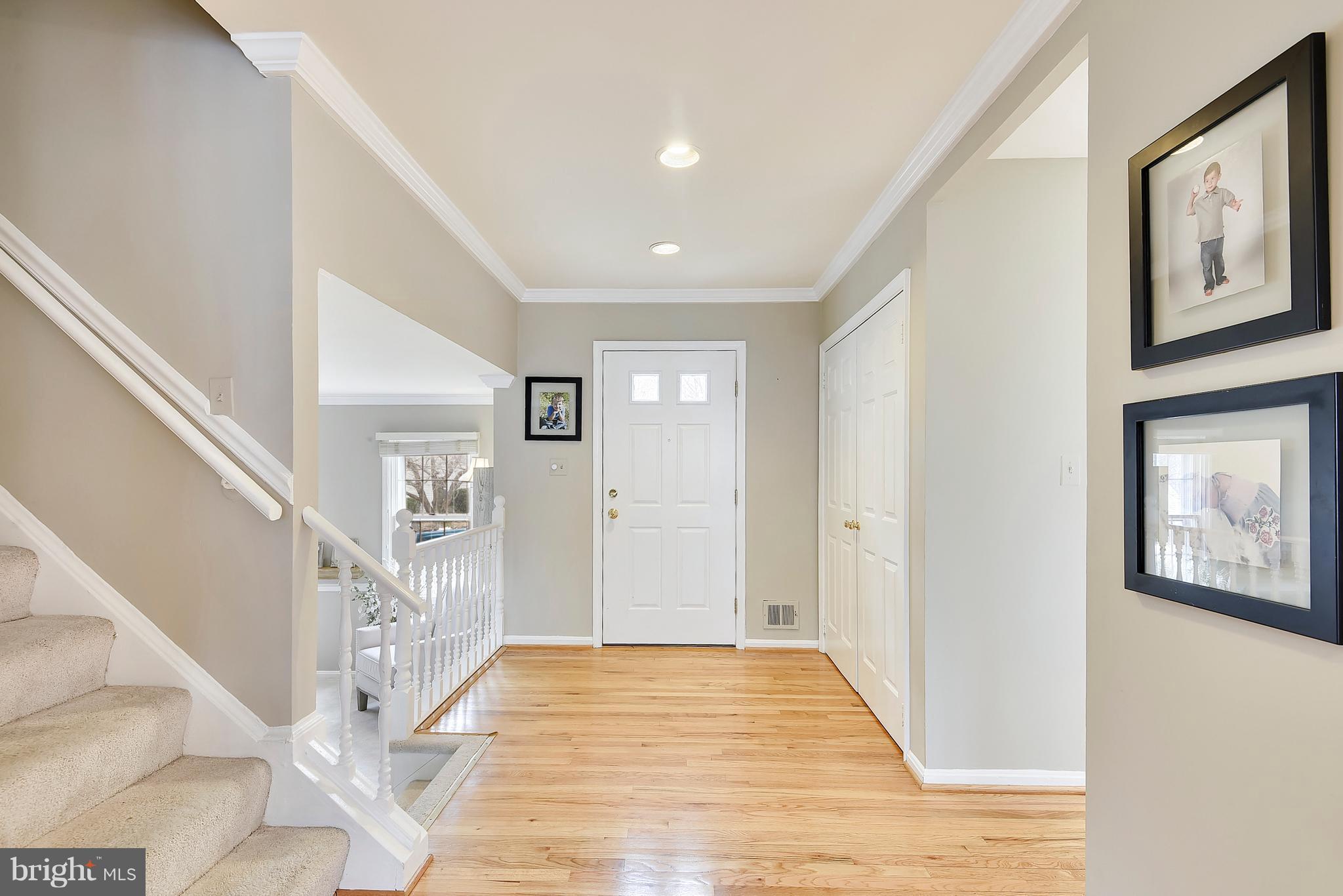 6 Thorburn Road Gaithersburg, MD 20878 - Photo 3 of 30 Foyer