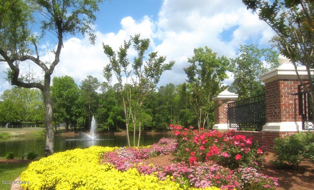 569 Crown Pointe Drive Hampstead, NC 28443 - Photo 40 of 40 crown-pointe-entrance-fountain