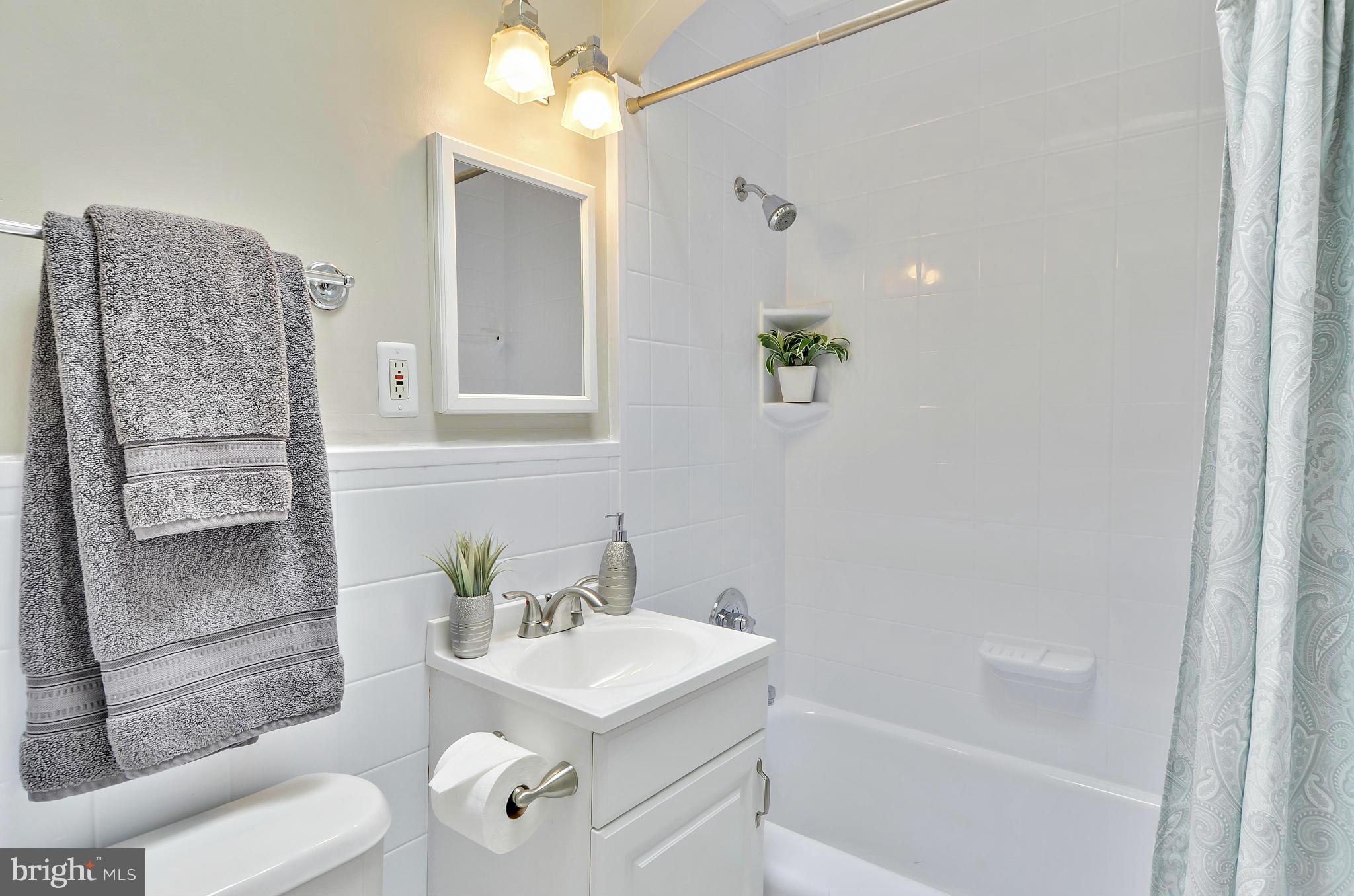 4602 Sargent Road Northeast Washington, DC 20017 - Photo 17 of 30 Bath