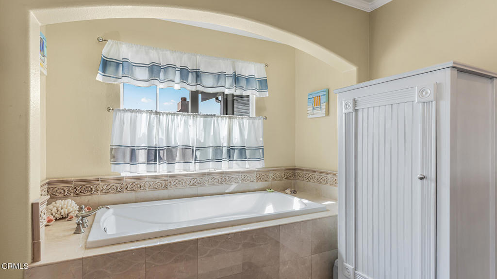 5010 Terramar Way Oxnard, CA 93035 - Photo 21 of 41 PrimaryBath_04