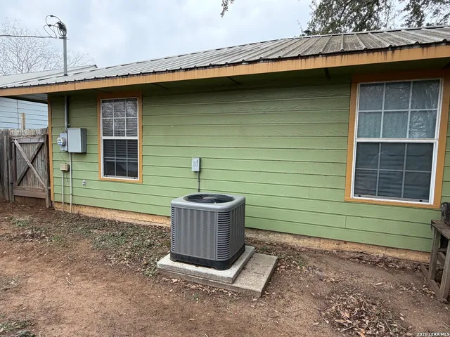 $199,000 | 905 Peach Street, Jourdanton, TX 78026