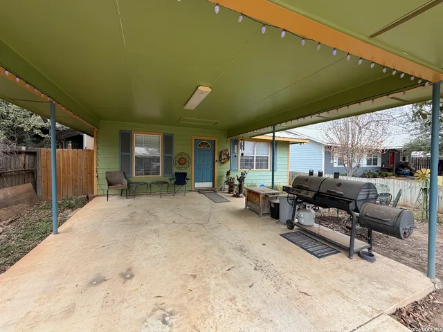 $199,000 | 905 Peach Street, Jourdanton, TX 78026